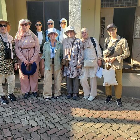 L&J Modern Backpackers Kinondoni Panzió Dár Al-Szalám Kültér fotó
