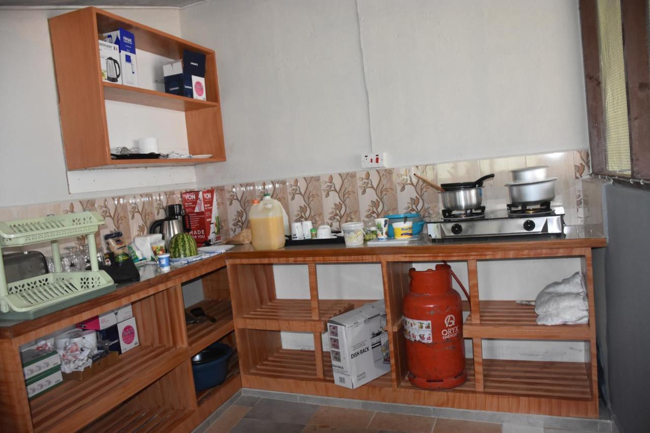 L&J Modern Backpackers Kinondoni Panzió Dár Al-Szalám Kültér fotó