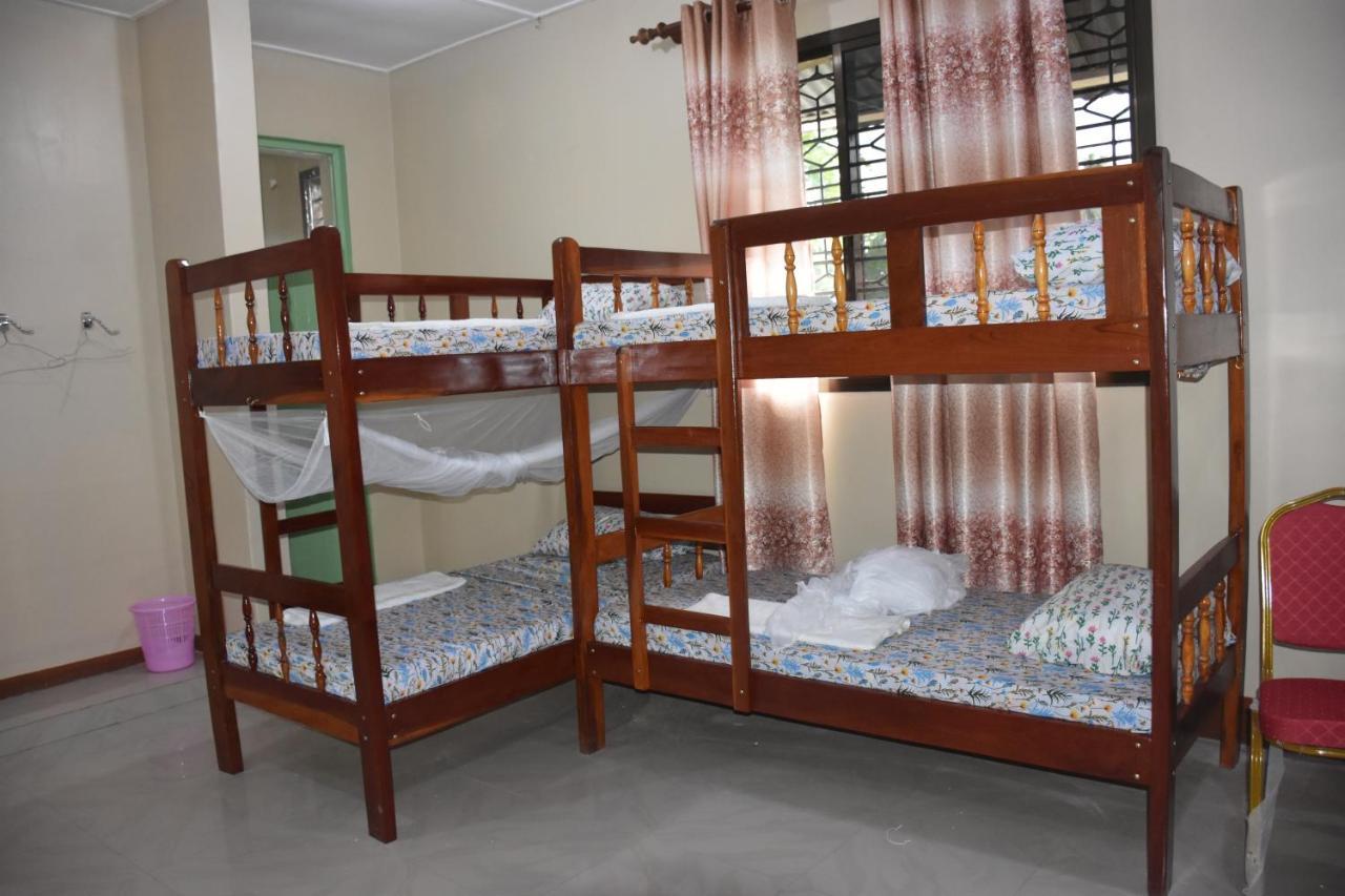 L&J Modern Backpackers Kinondoni Panzió Dár Al-Szalám Kültér fotó