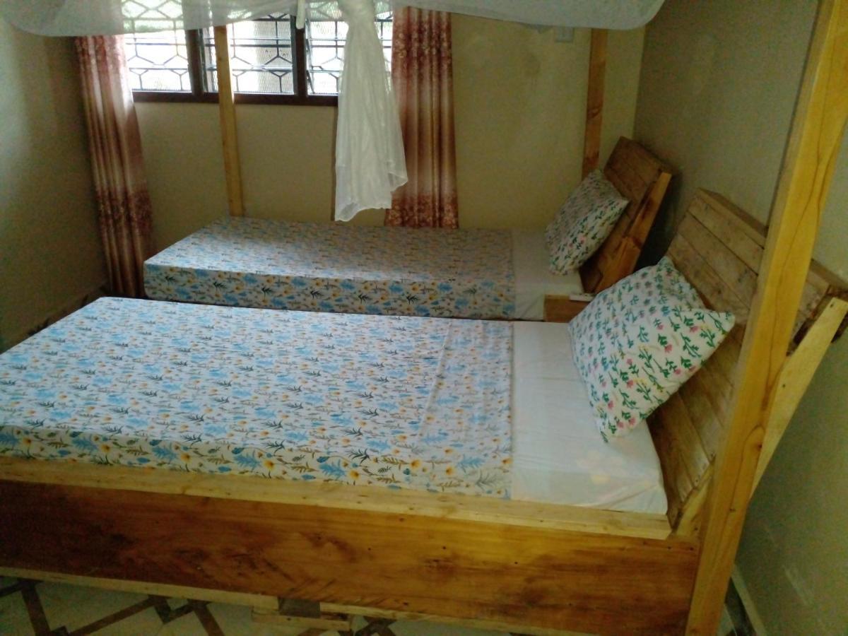 L&J Modern Backpackers Kinondoni Panzió Dár Al-Szalám Kültér fotó