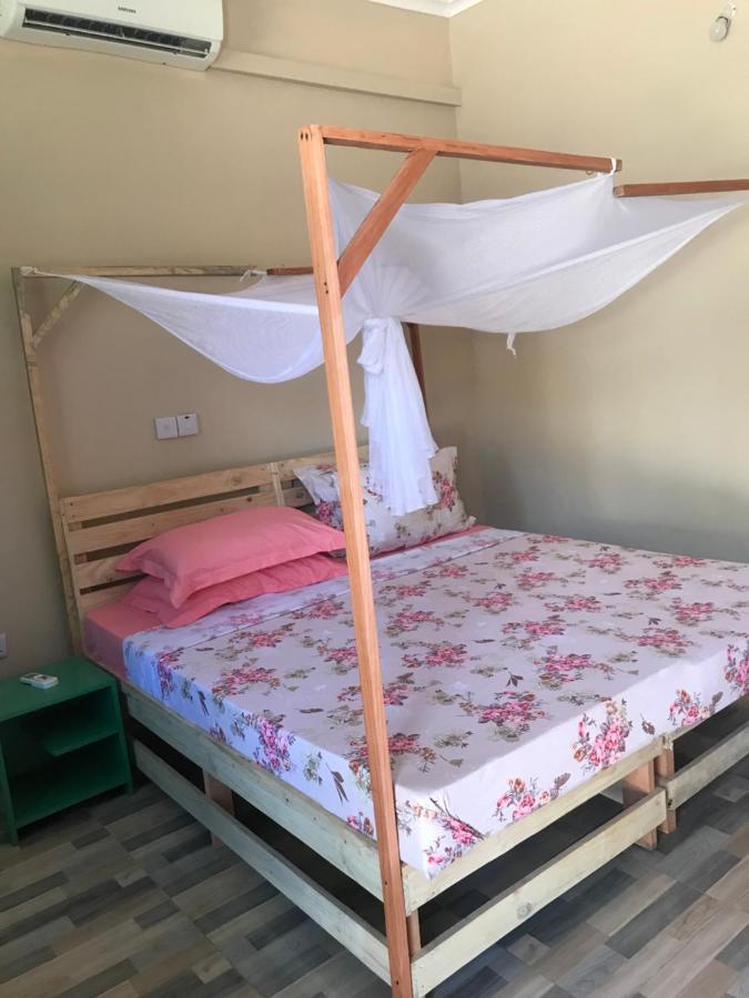 L&J Modern Backpackers Kinondoni Panzió Dár Al-Szalám Kültér fotó