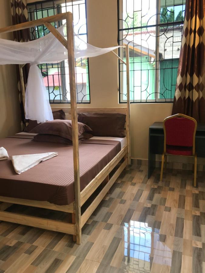 L&J Modern Backpackers Kinondoni Panzió Dár Al-Szalám Kültér fotó