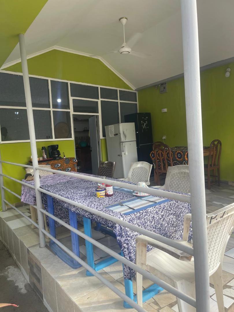L&J Modern Backpackers Kinondoni Panzió Dár Al-Szalám Kültér fotó