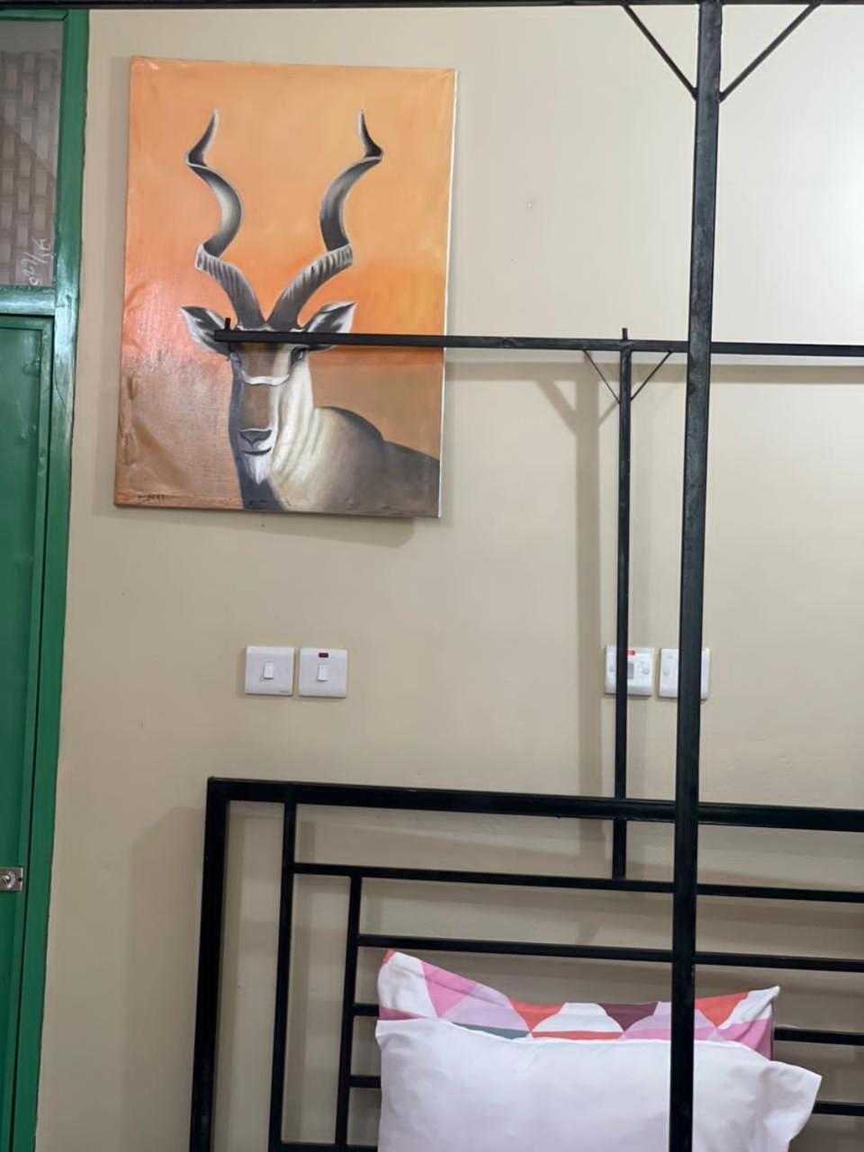 L&J Modern Backpackers Kinondoni Panzió Dár Al-Szalám Szoba fotó